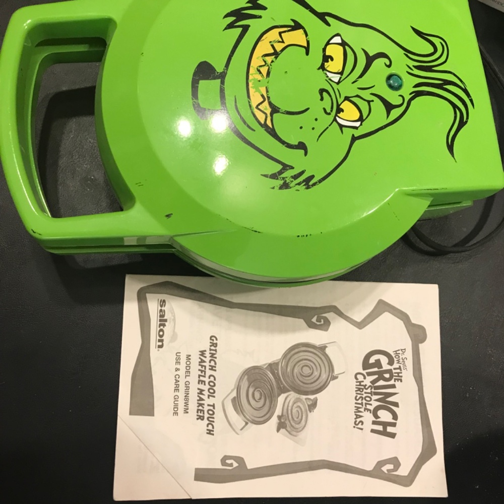 Grinch waffle iron green cartoon kid kitchen baking - Picture 2 of 5